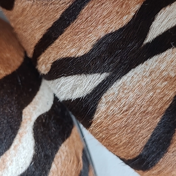 Nine West Rocha Tiger Print Almond Toe Classic Platform Pumps - Size 8 - Picture 10 of 10